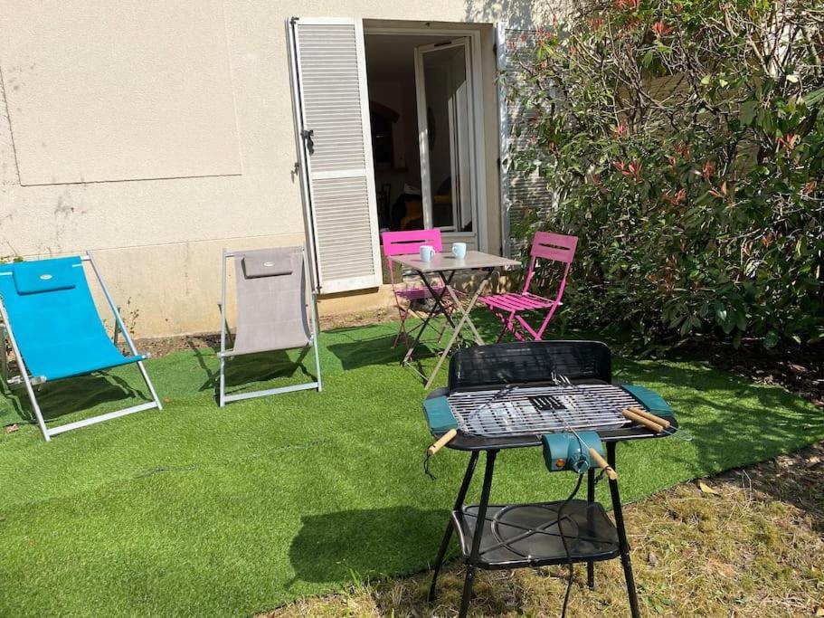 Appartement Cosy Avec Jardin Privatif Et Garage Fontainebleau Exterior foto